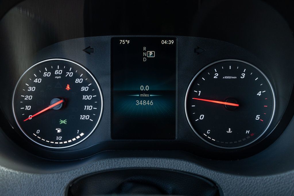 Mercedes-Benz Sprinter photo 17