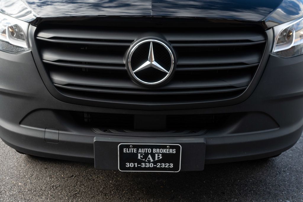 Mercedes-Benz Sprinter photo 33