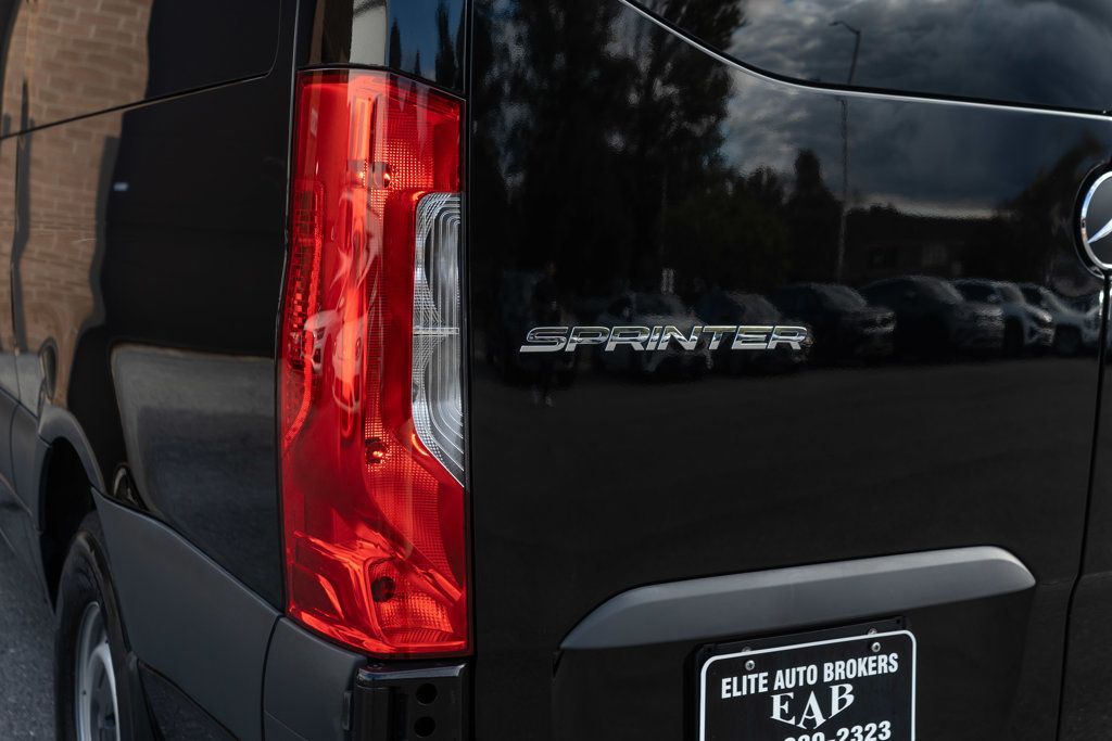 Mercedes-Benz Sprinter photo 35
