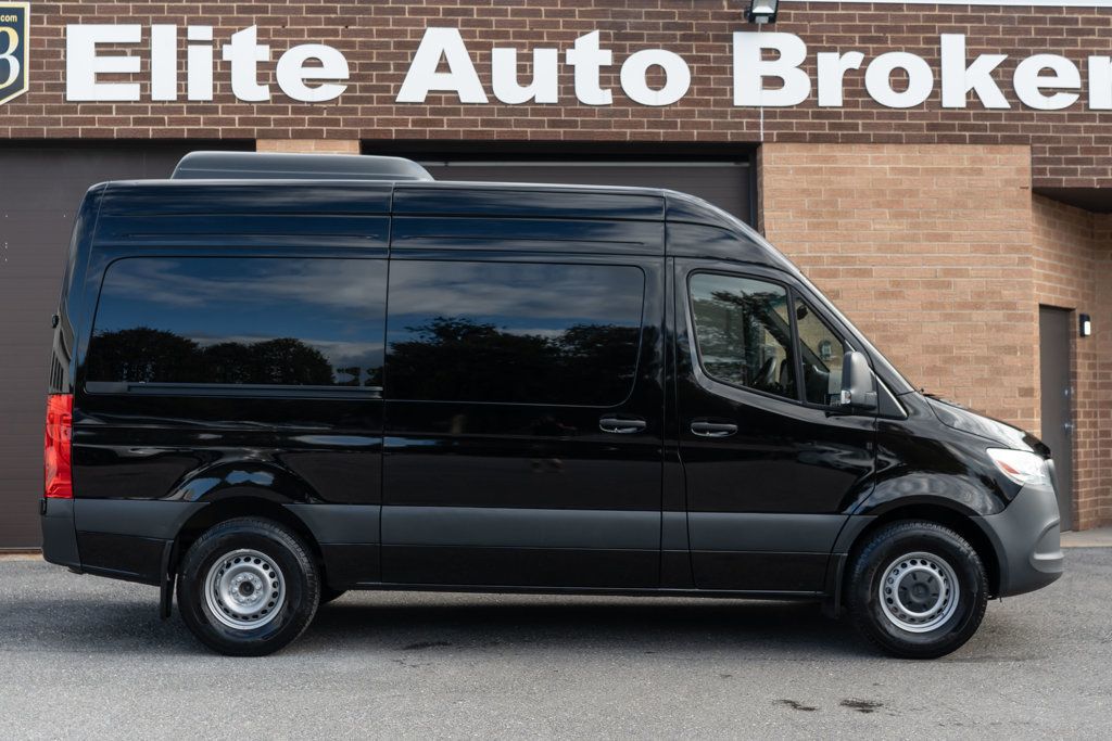 Mercedes-Benz Sprinter photo 4