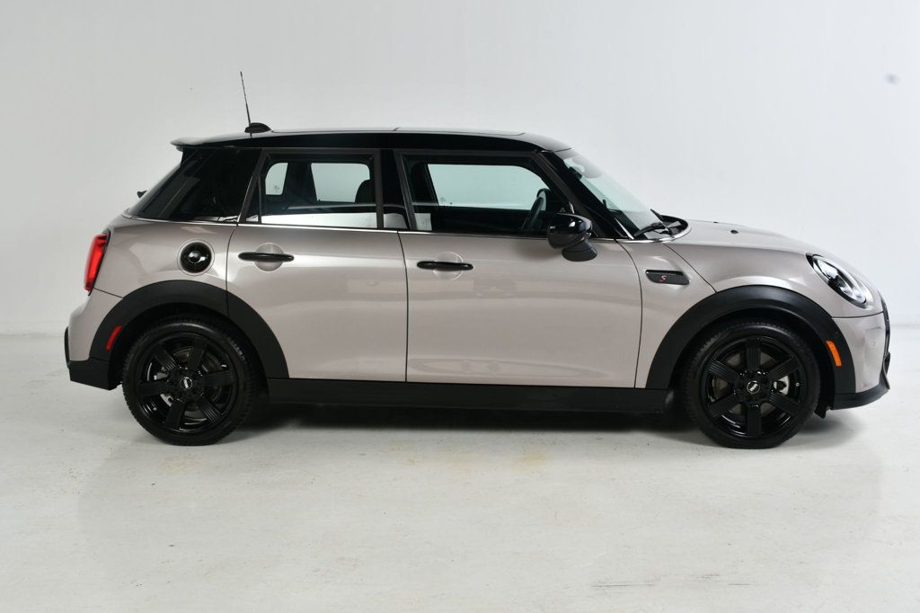 2024 Mini Cooper S Hardtop 4 Door Iconic photo 2