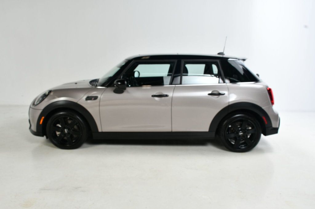 2024 Mini Cooper S Hardtop 4 Door Iconic photo 3