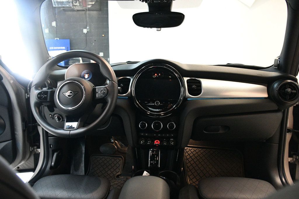 2024 Mini Cooper S Hardtop 4 Door Iconic photo 4