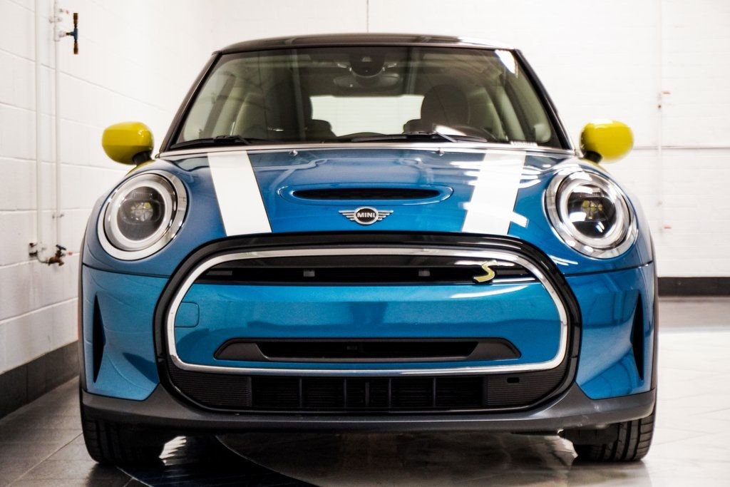 2024 Mini Cooper SE Hardtop 2 Door photo 11