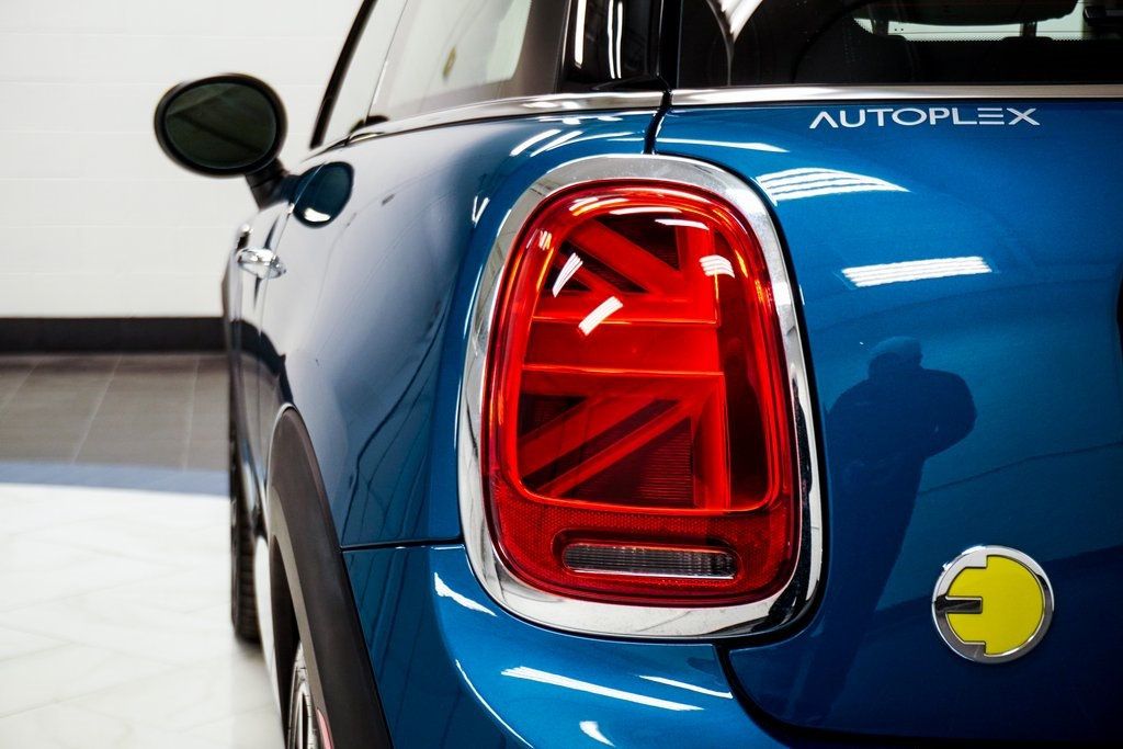 2024 Mini Cooper SE Hardtop 2 Door photo 13
