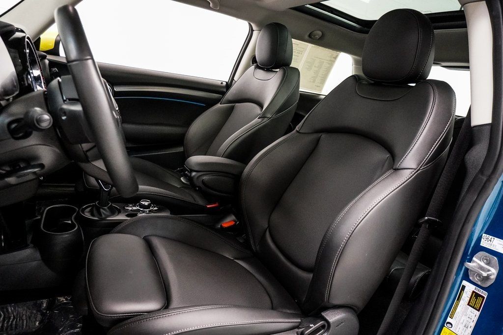 2024 Mini Cooper SE Hardtop 2 Door photo 16