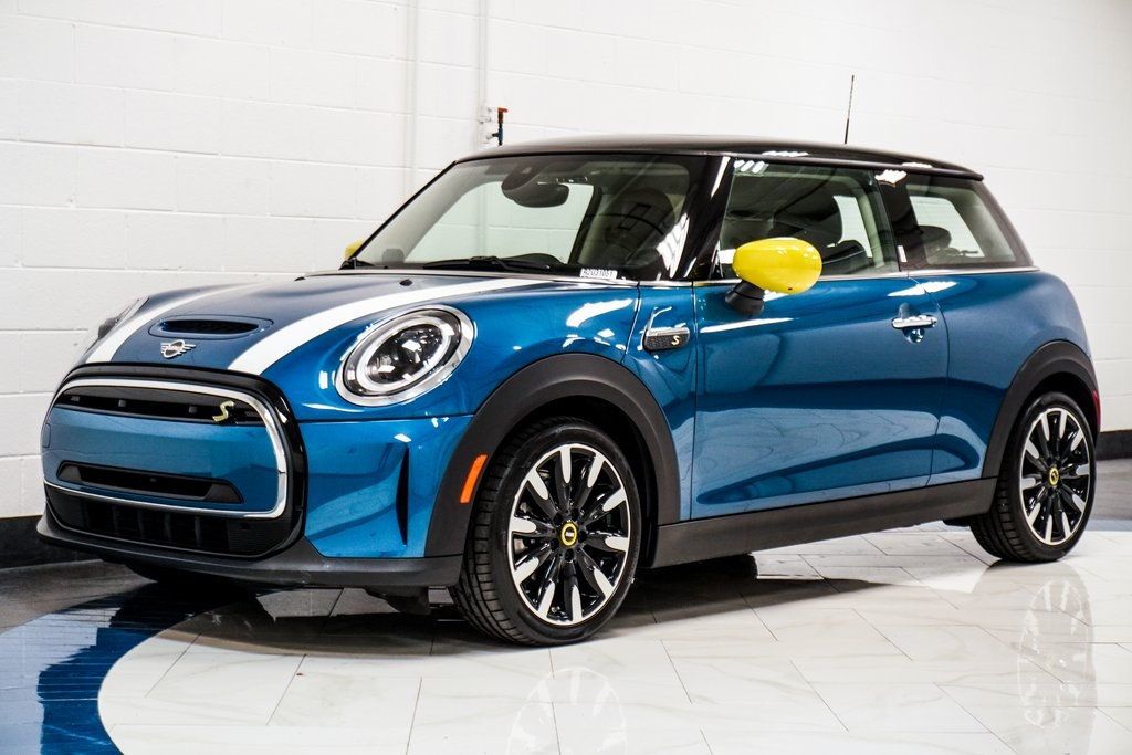 2024 Mini Cooper SE Hardtop 2 Door photo 3
