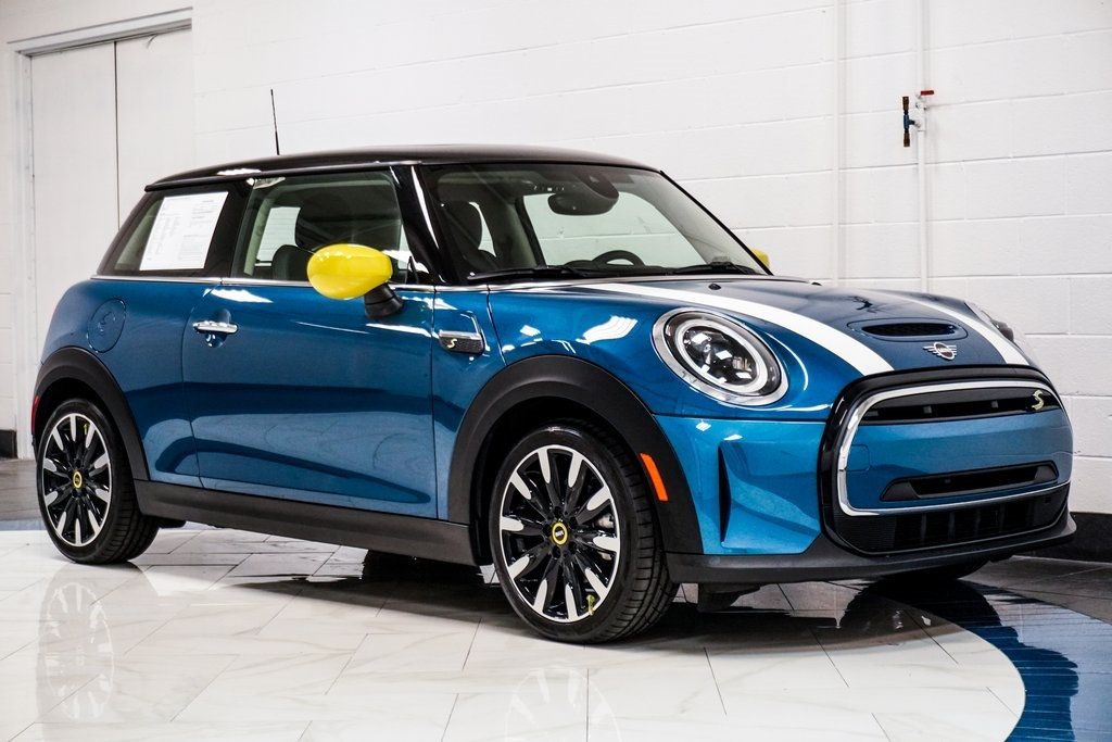 2024 Mini Cooper SE Hardtop 2 Door photo 4