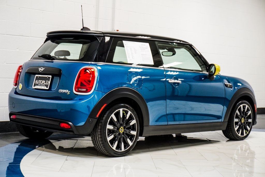 2024 Mini Cooper SE Hardtop 2 Door photo 5