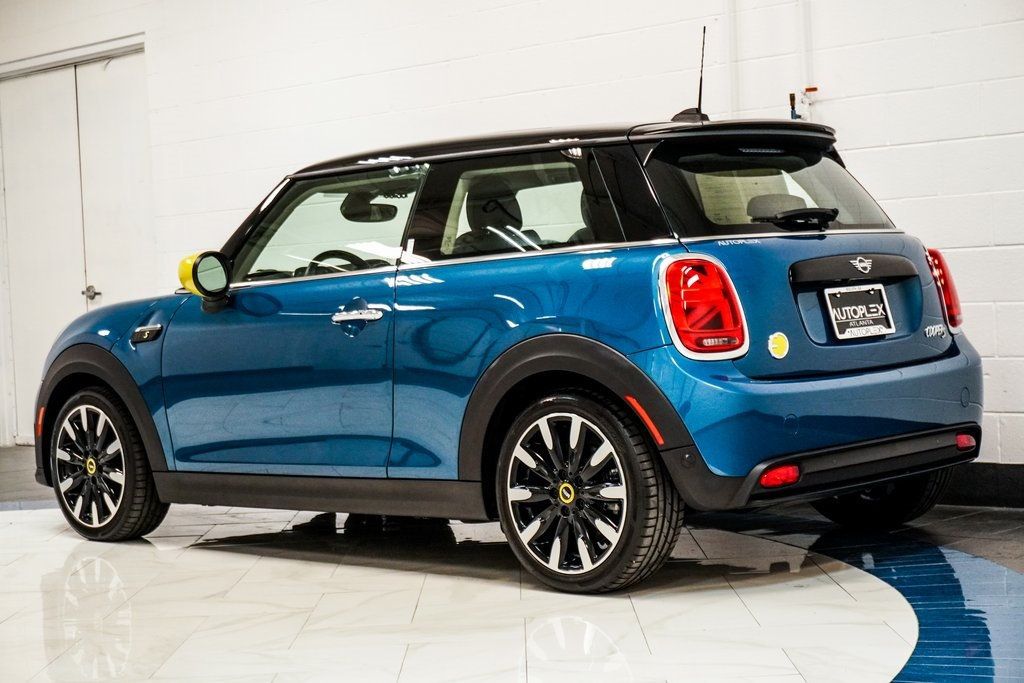 2024 Mini Cooper SE Hardtop 2 Door photo 6