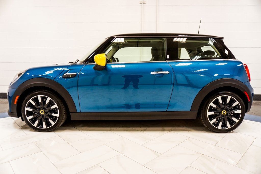 2024 Mini Cooper SE Hardtop 2 Door photo 7