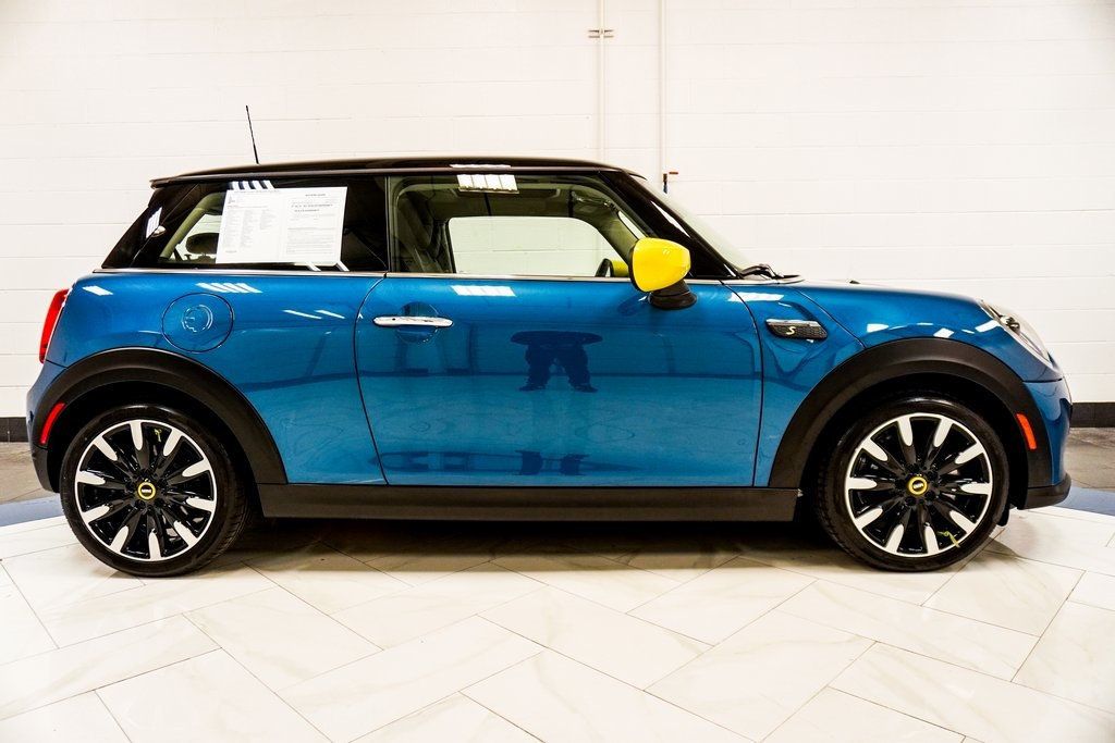 2024 Mini Cooper SE Hardtop 2 Door photo 8
