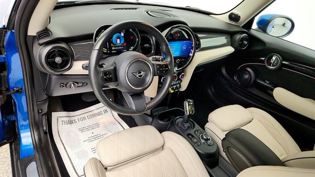 2024 MINI Cooper SE Hardtop 2 Door Signature w/ Panoramic Moonroof & MINI Navigation - 23032591 - 11