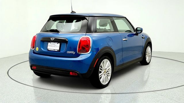 2024 MINI Cooper SE Hardtop 2 Door Signature w/ Panoramic Moonroof & MINI Navigation - 23032591 - 4
