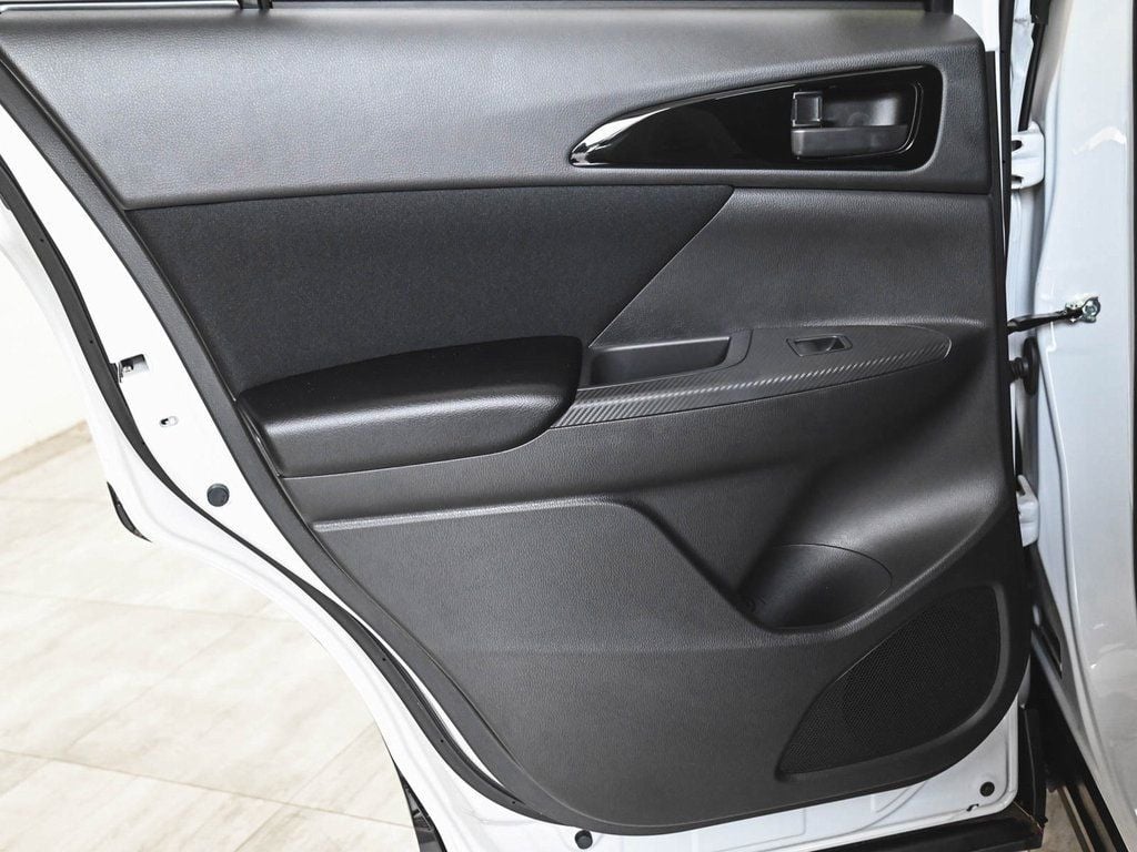 2024 Mitsubishi Eclipse Cross Ralliart photo 11