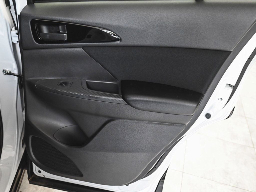2024 Mitsubishi Eclipse Cross Ralliart photo 12