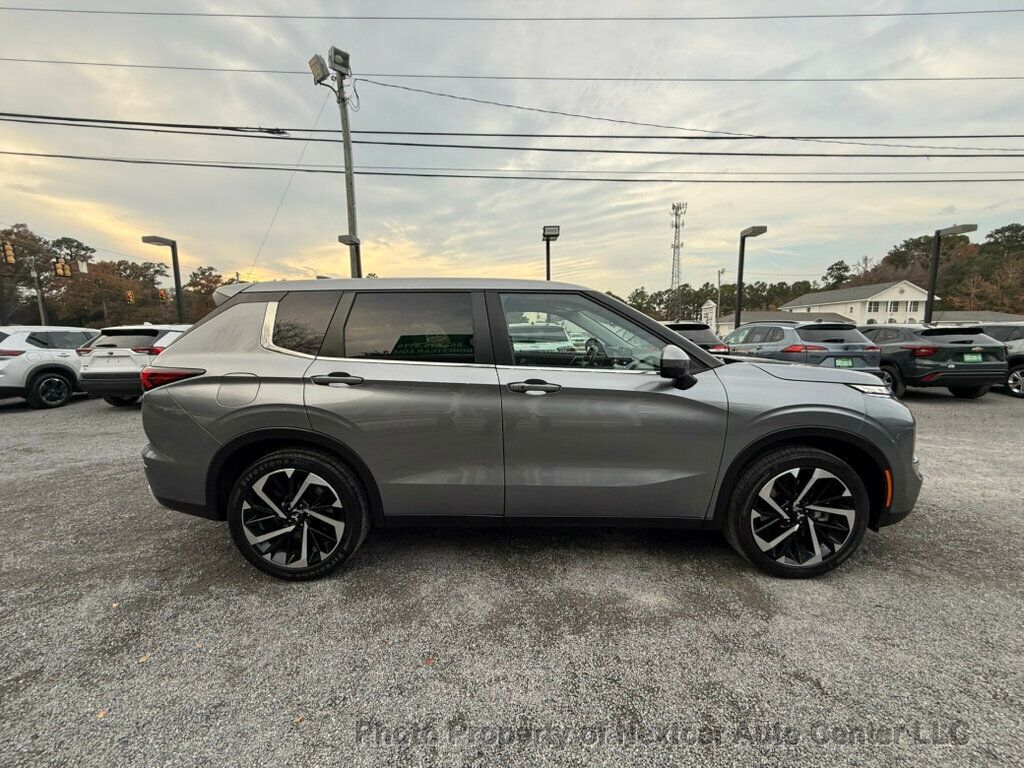 2024 Mitsubishi Outlander SE photo 4