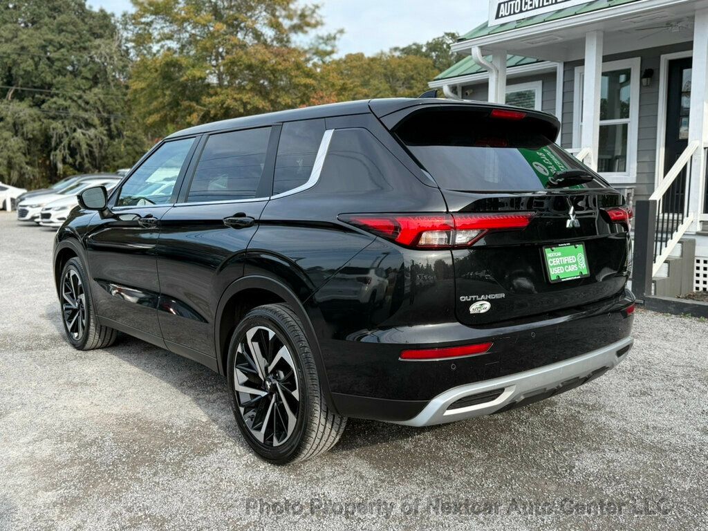 2024 Mitsubishi Outlander SE photo 3