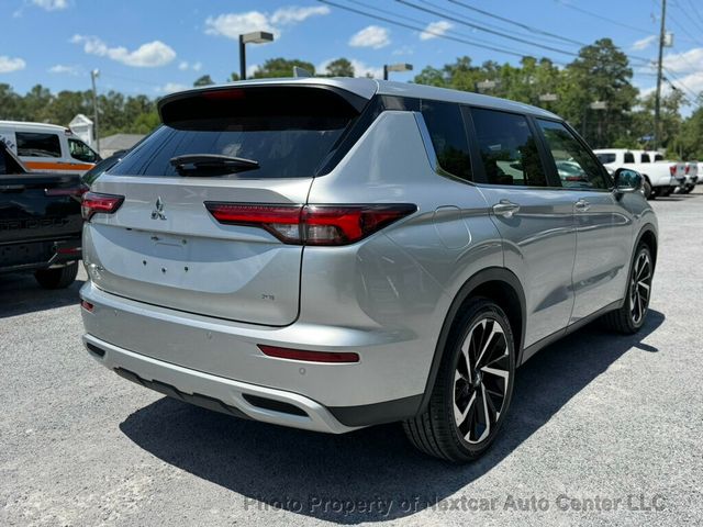 2024 Mitsubishi Outlander SE 2WD's photo