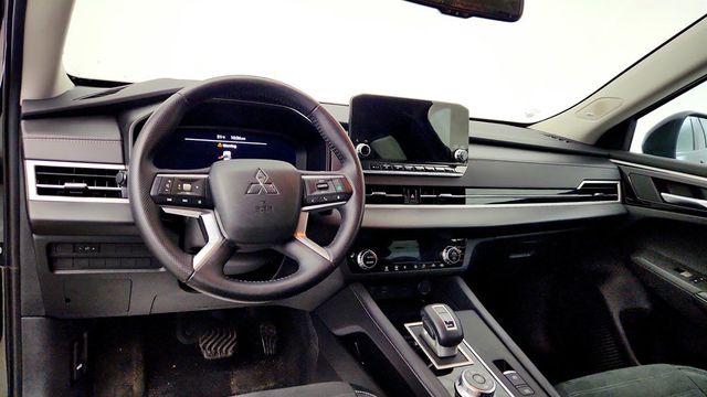 2024 Mitsubishi Outlander SE S-AWC with Tech Package & Power Panoramic Sunroof - 22998952 - 11