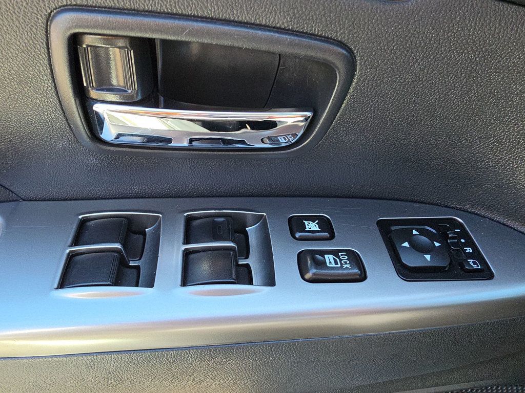 Mitsubishi Outlander Sport photo 18