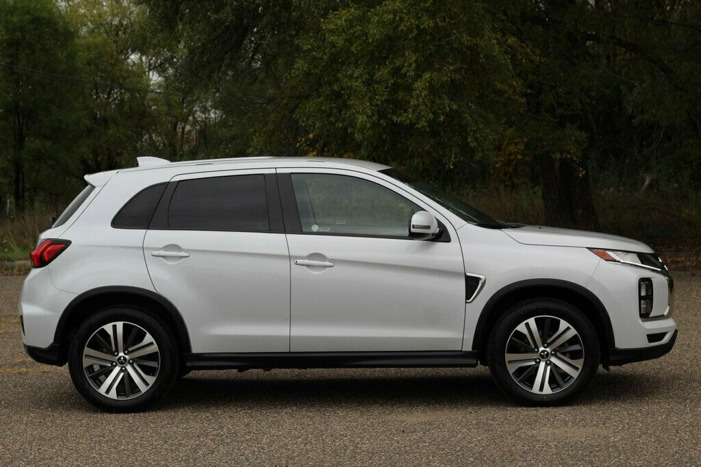 2024 Mitsubishi Outlander Sport ES LE SE photo 2