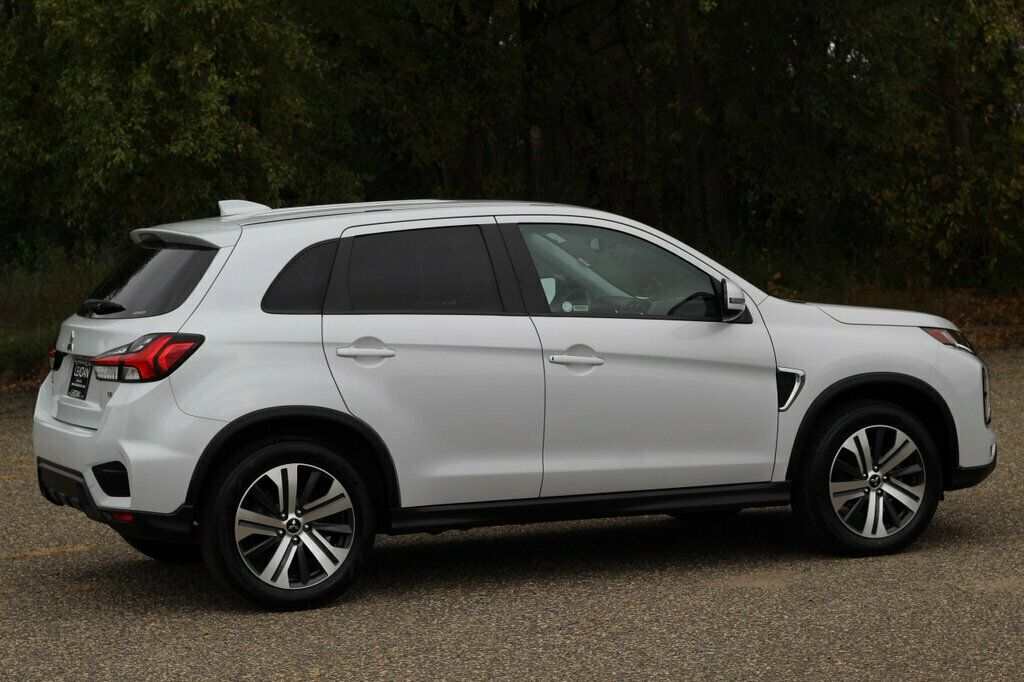 2024 Mitsubishi Outlander Sport ES LE SE photo 3