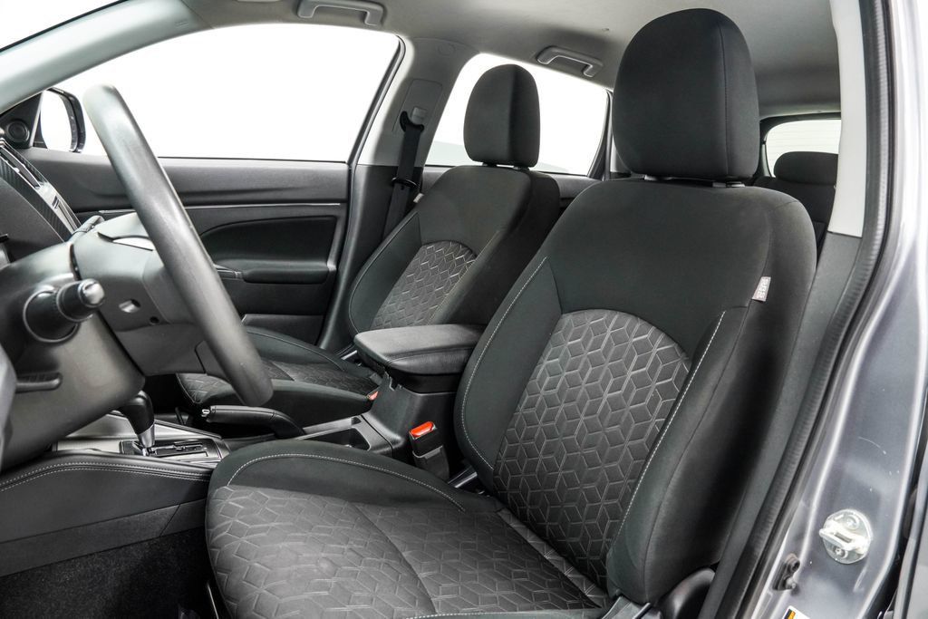 Mitsubishi Outlander Sport photo 15