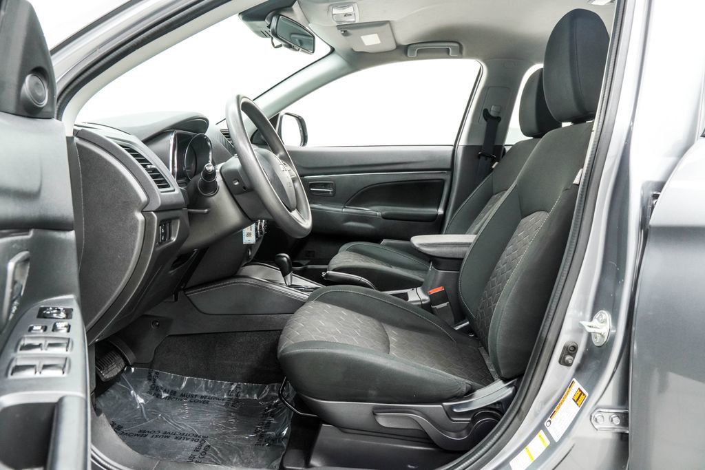 Mitsubishi Outlander Sport photo 16