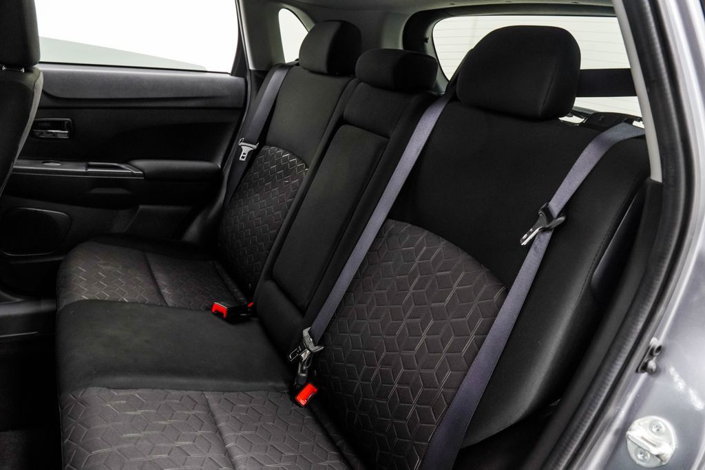 Mitsubishi Outlander Sport photo 17