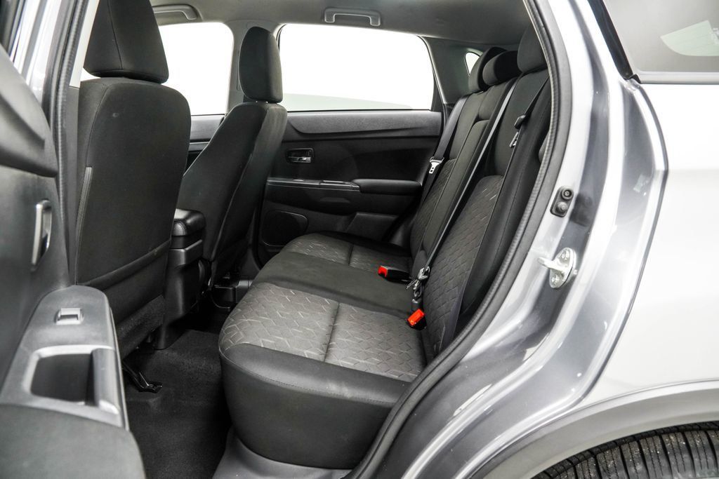 Mitsubishi Outlander Sport photo 18