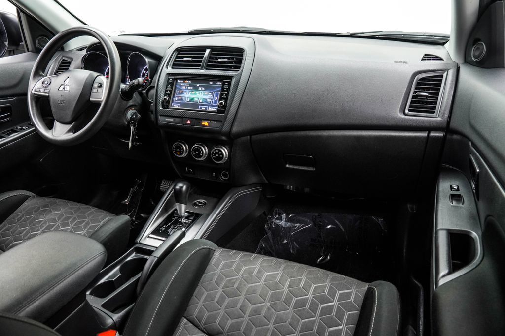 Mitsubishi Outlander Sport photo 21
