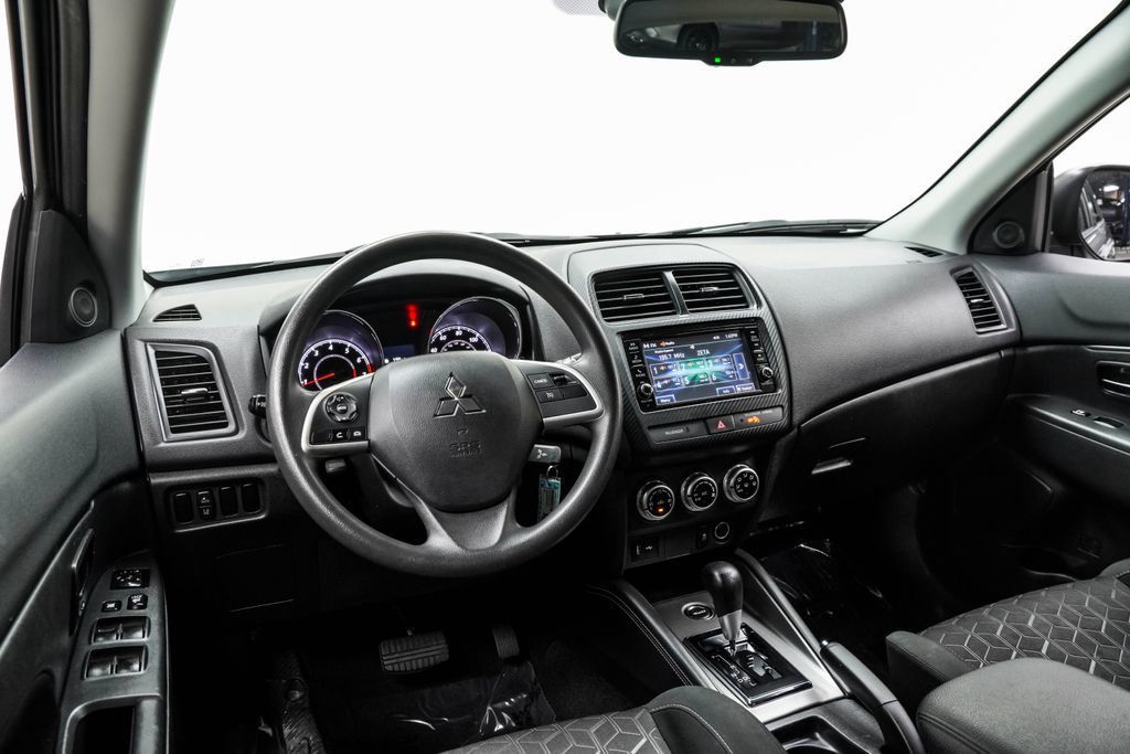 Mitsubishi Outlander Sport photo 3