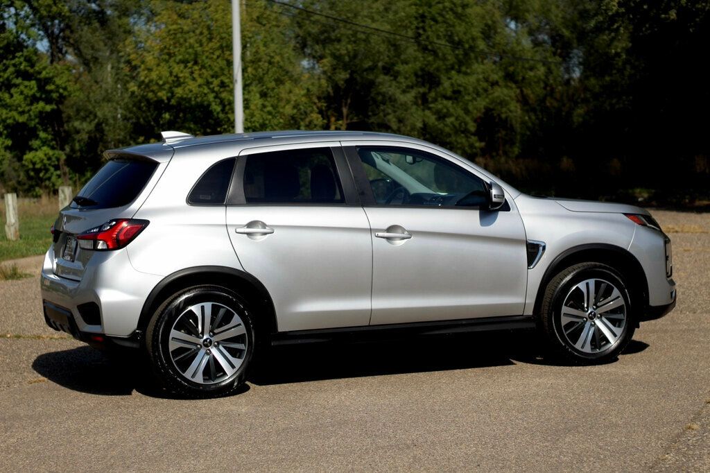 2024 Mitsubishi Outlander Sport SE photo 2