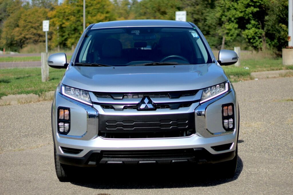 2024 Mitsubishi Outlander Sport SE photo 3