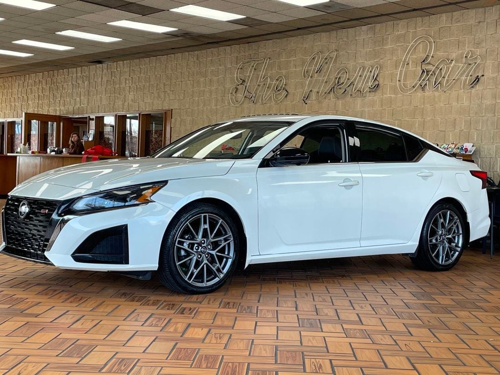 2024 Nissan Altima 2.0 SR Sedan - 23005365 - 3