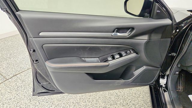 2024 Nissan Altima 2.0 SR Sedan - 23005797 - 10