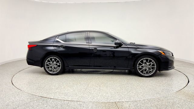 2024 Nissan Altima 2.0 SR Sedan - 23005797 - 3