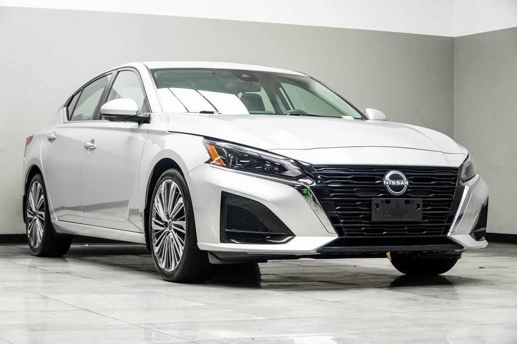 2024 Nissan Altima 2.5 SL photo 3