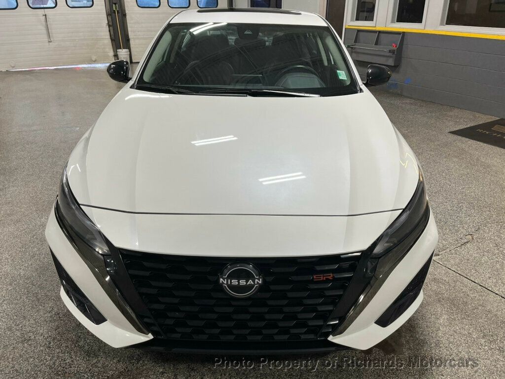 2024 Nissan Altima 2.5 SR AWD Sedan - 22936836 - 11
