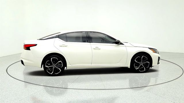 2024 Nissan Altima 2.5 SR AWD Sedan - 23049028 - 3