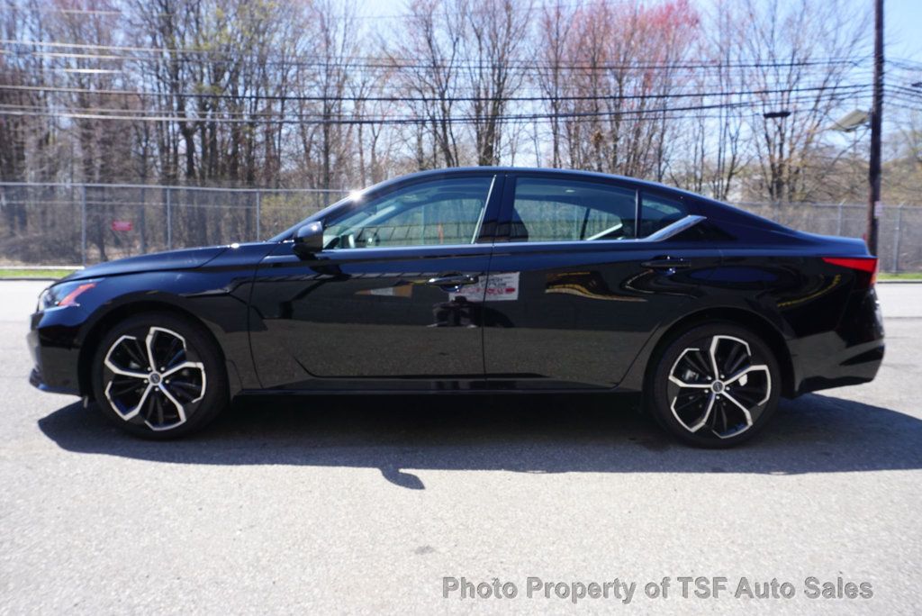 2024 Nissan Altima 2.5 SR AWD Sedan LEATHER NAVI REAR CAMERA CARPLAY SUNROOF LOADED - 23011553 - 3