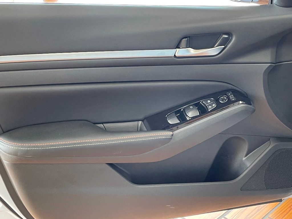 2024 Nissan Altima 2.5 SR Sedan - 23009251 - 13