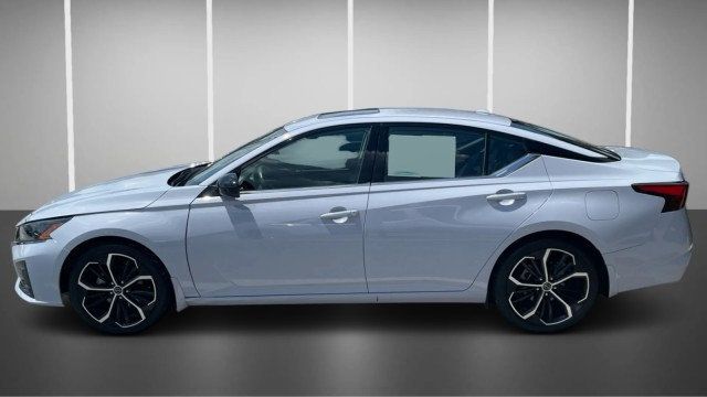 2024 Nissan Altima 2.5 SR Sedan - 23056520 - 12