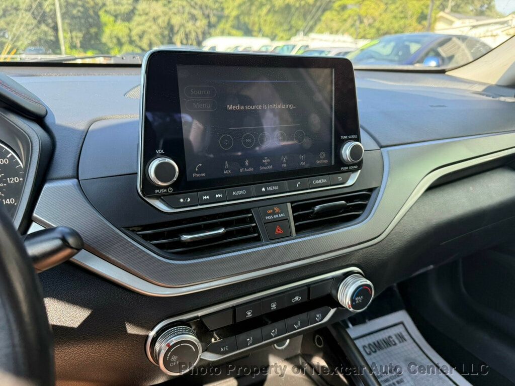 2024 Nissan Altima 2.5 SR photo 17