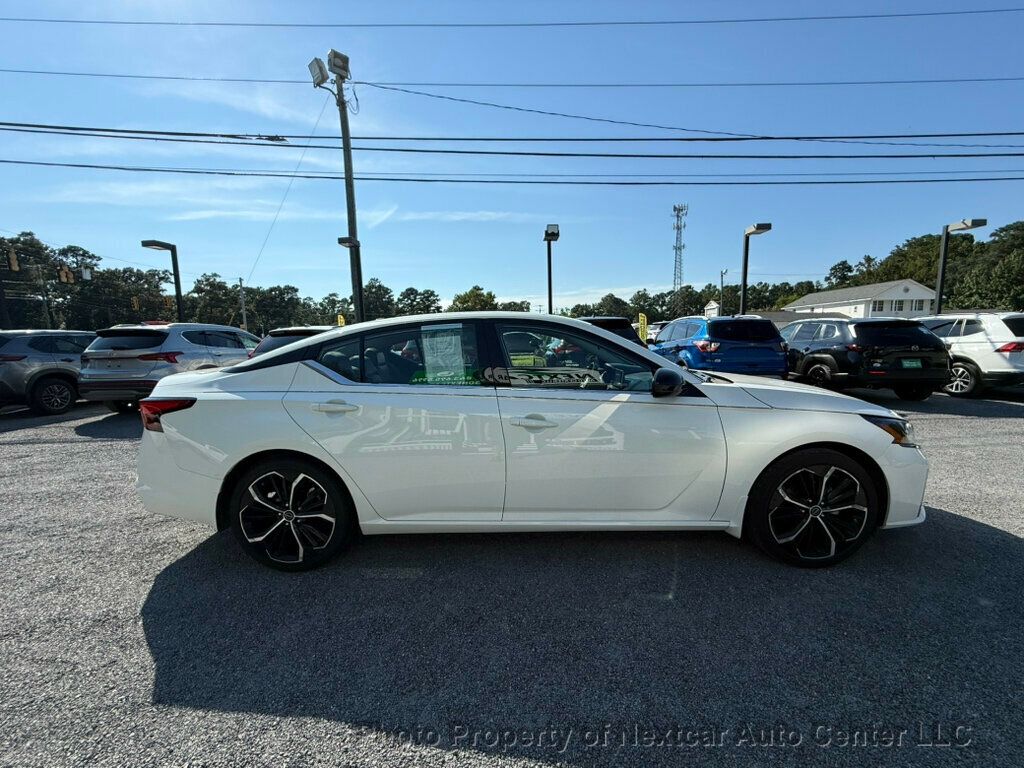 2024 Nissan Altima 2.5 SR photo 6