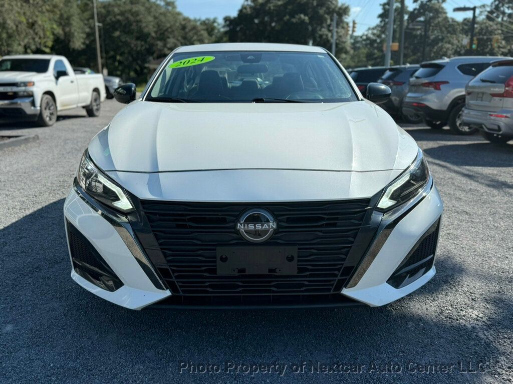 2024 Nissan Altima 2.5 SR photo 8