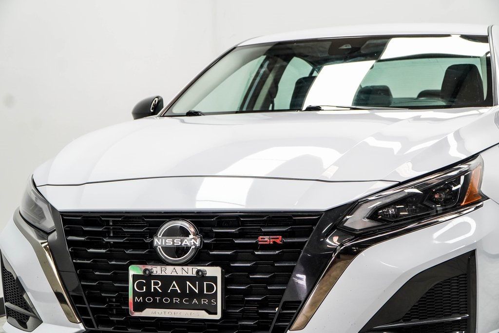 2024 Nissan Altima 2.5 SR photo 2