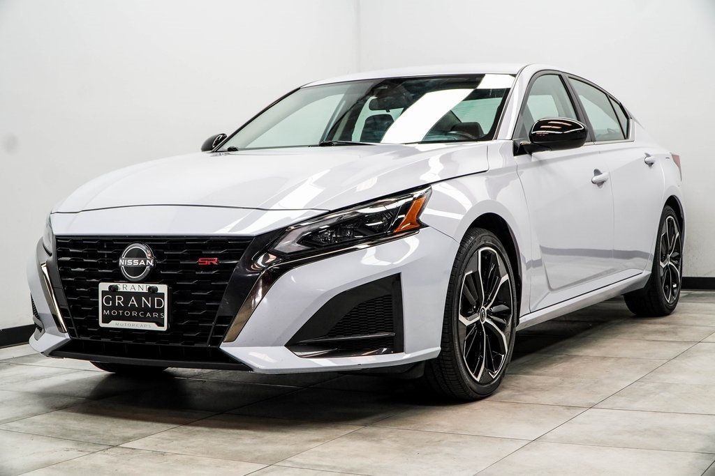 2024 Nissan Altima 2.5 SR photo 4