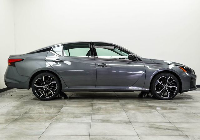 2024 Nissan Altima 2.5 SR Sedan - 23033319 - 9